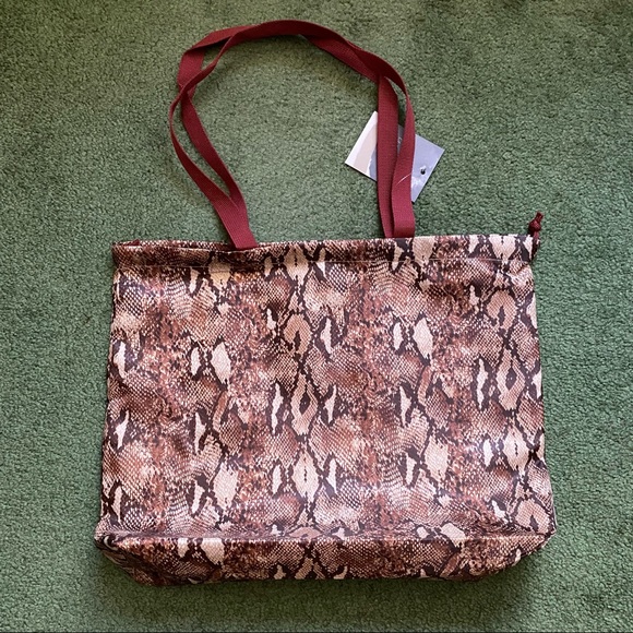 NWT Brown And Maroon Snake Skin Print Tote Bag - Picture 1 of 1